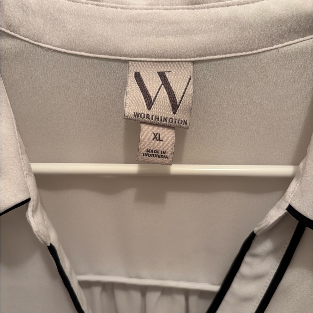 Worthington Brand White Button Down Shirt with Black Trim - Picture 6 of 6